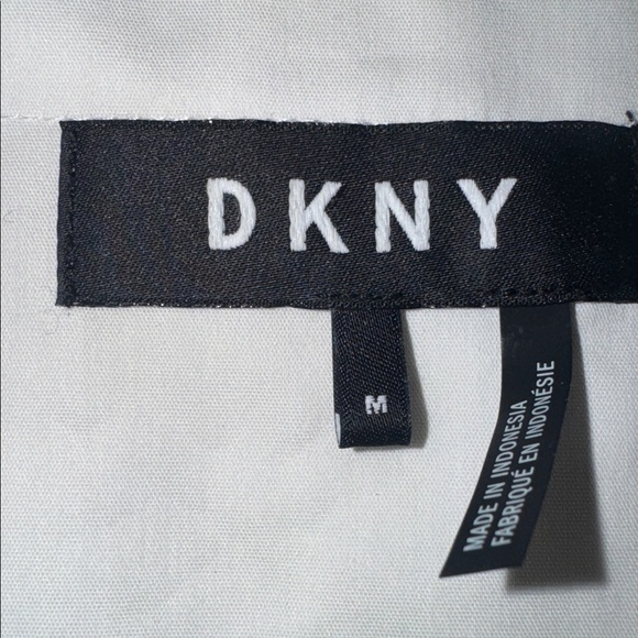 Chic White DKNY Short-Sleeve Top with Sheer Grid Accents - Size M - Picture 2 of 9